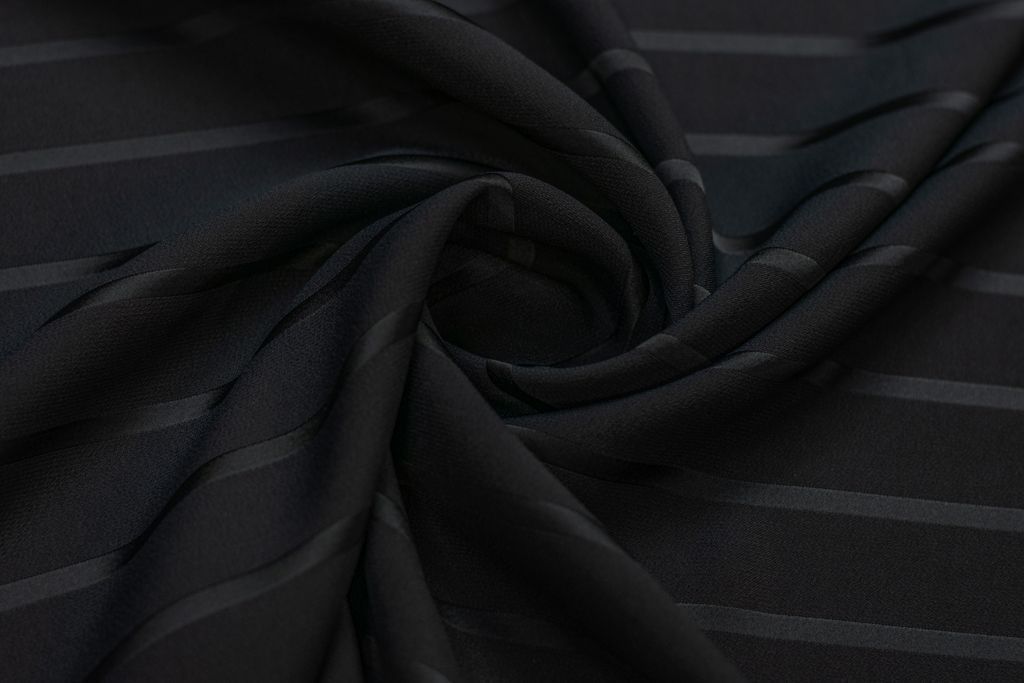 Плательная ткань двухсторонняя в атласную полоску, цвет черныйизображение