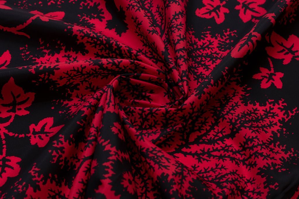 Ткань плащевая с рисунком "Ветви", черно-красный цветизображение