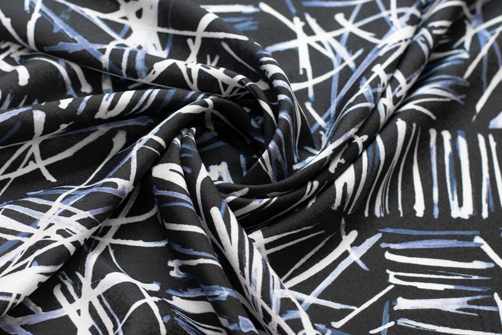 Блузочно-плательная ткань с абстрактным рисунком, бело-синий-черный цветизображение
