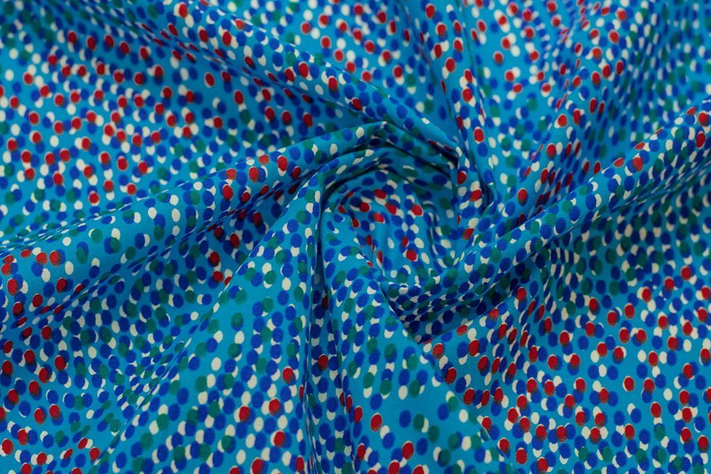 Рубашечно-плательный хлопок с рисунком "Россыпь шариков" на ярко-синем фонеизображение
