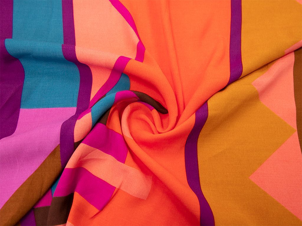 Креп блузочно-плательный с геометрическим рисунком, оранжево-фиолетовые цветаизображение