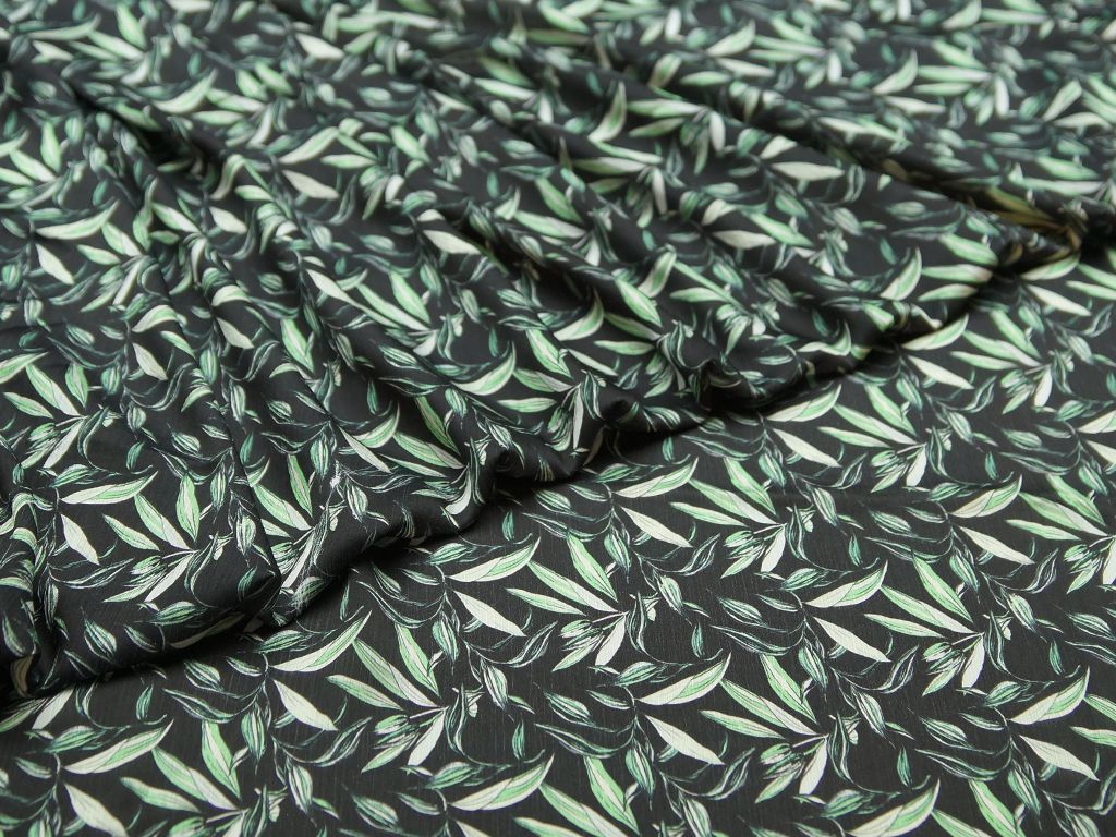 Приобрести Ткань блузочная с растительным принтом на черном фоне