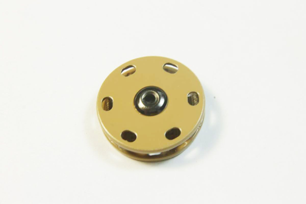 Кнопка круглая металлическая пришивная, коричневого цвета, диаметр 19 ммизображение