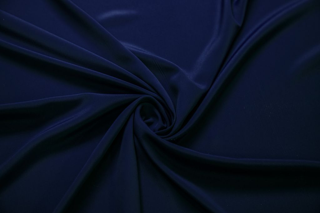Креповая блузочная ткань, цвет насышенный синийизображение