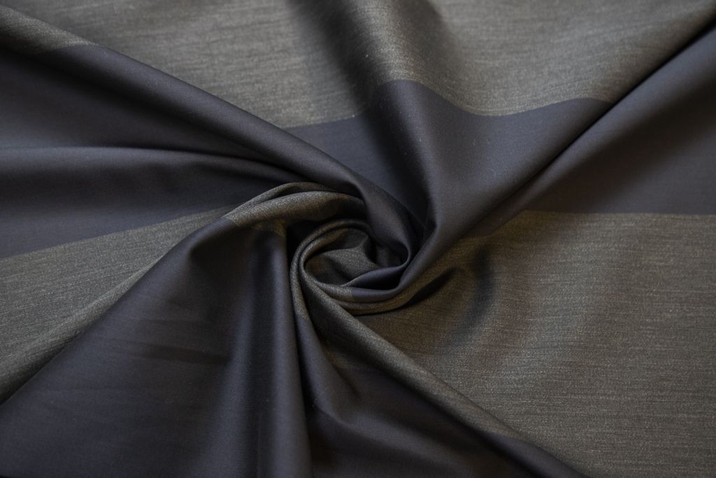 Костюмная ткань в широкую горизонтальную полоску, цвет черно-серыйизображение