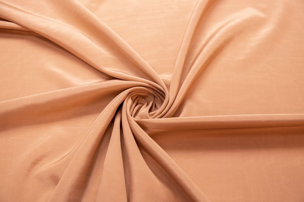 Блузочный шелк с тексторной поверхностью, цвет мягкой карамелиизображение