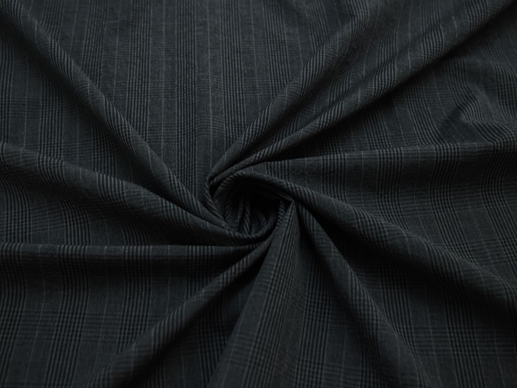 Шерстяная костюмная ткань в клетку, в серых тонахизображение