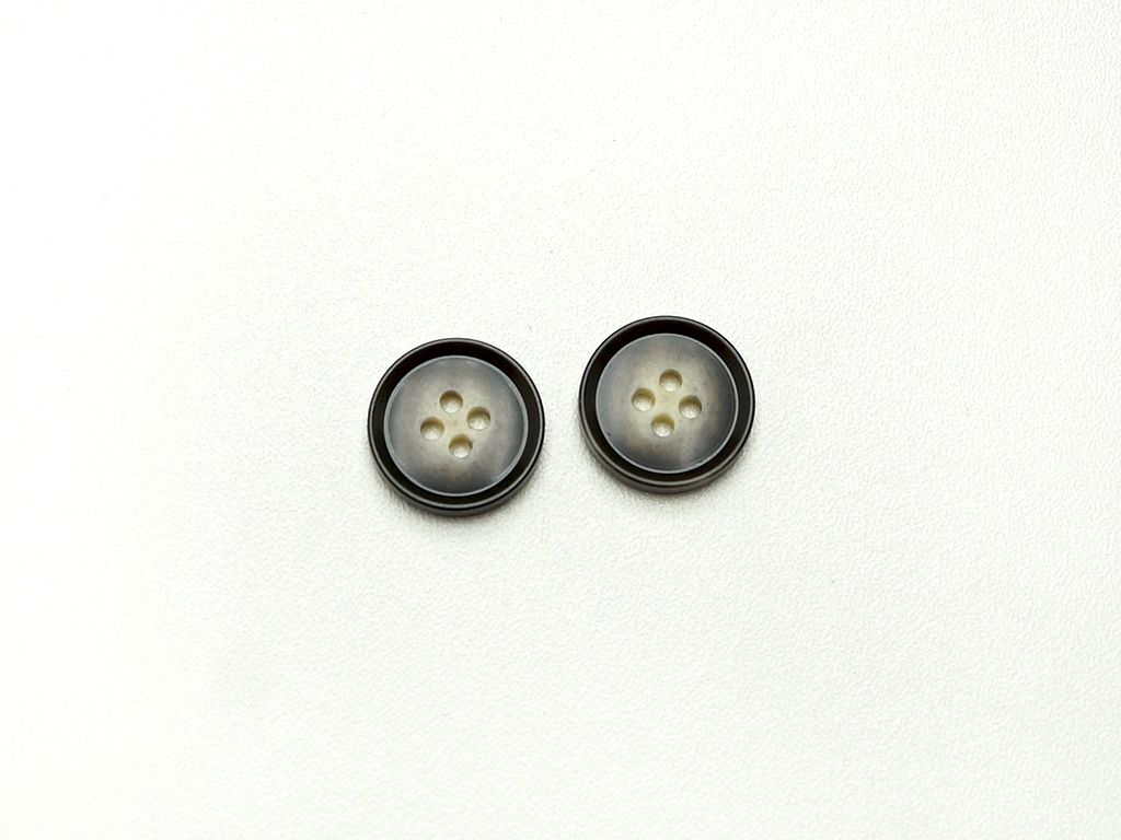 Пуговица пластмассовая, пальтовая, 4 прокола, цвета кофе с пенкой, диаметр 18 ммизображение