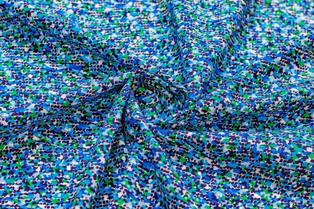 Рубашечно-плательный хлопок с абстрактным рисунком в синих тонахизображение
