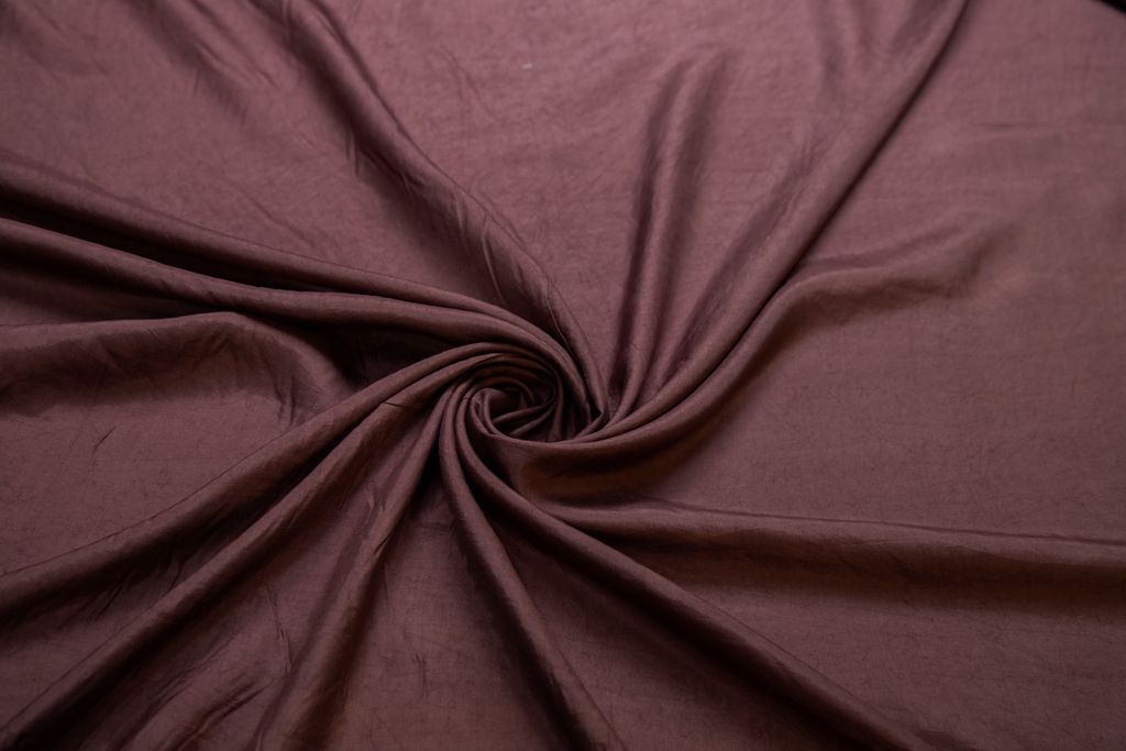 Блузочный шелк цвета горячего шоколадаизображение
