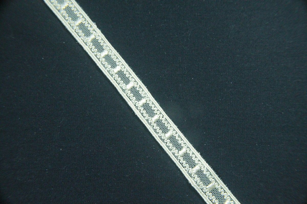 Тесьма вязанная бежевого цвета шириной 15 ммизображение