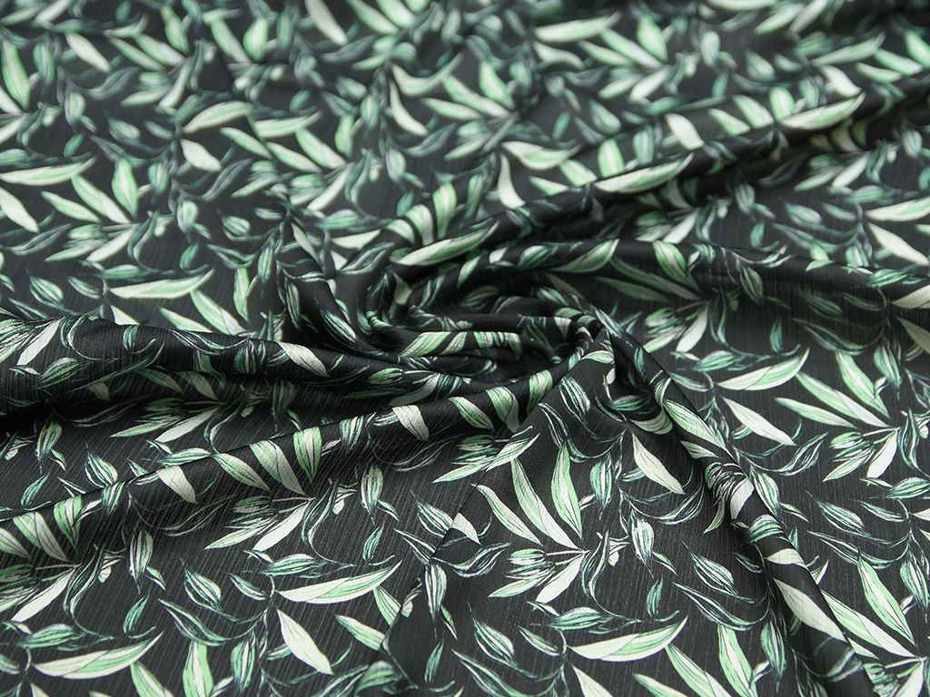 Ткань блузочная с растительным принтом на черном фонеизображение
