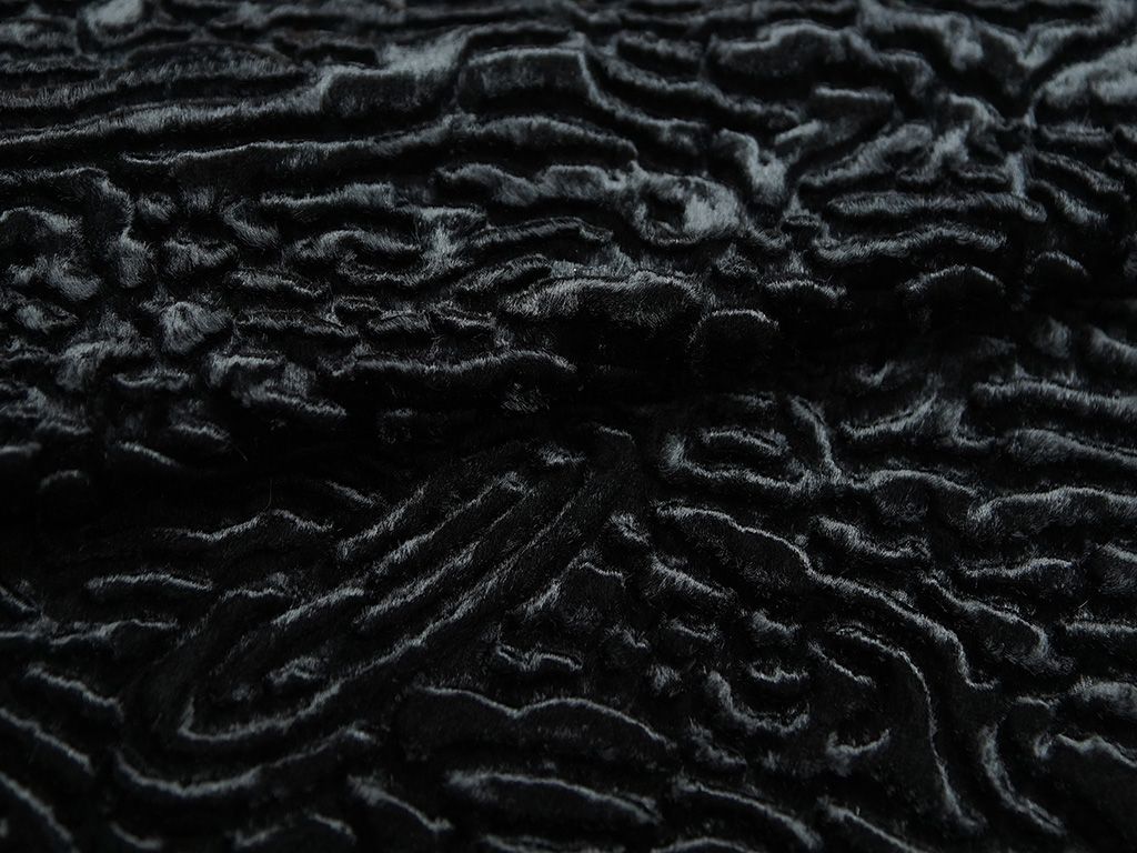 Искусственный мех переливающегося черного цветаизображение
