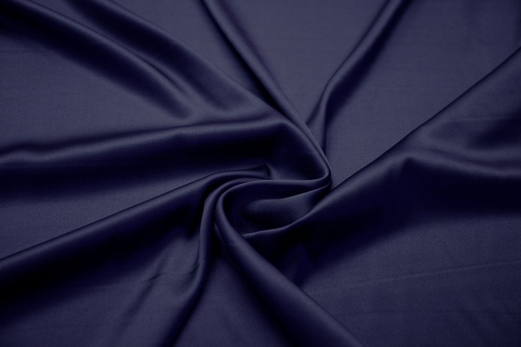 Блузочно-плательный атласный шелк, цвет темно-синийизображение