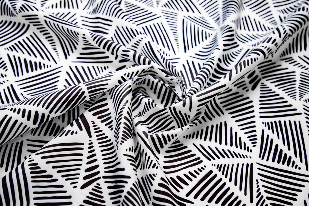 Ткань плащевая с пропиткой, рисунок "абстрактные треугольники", цвет черный-белыйизображение