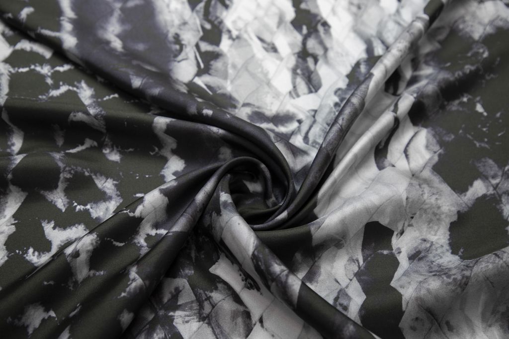 Блузочно-плательный шелк твил с абстрактным рисунком, в серых тонахизображение