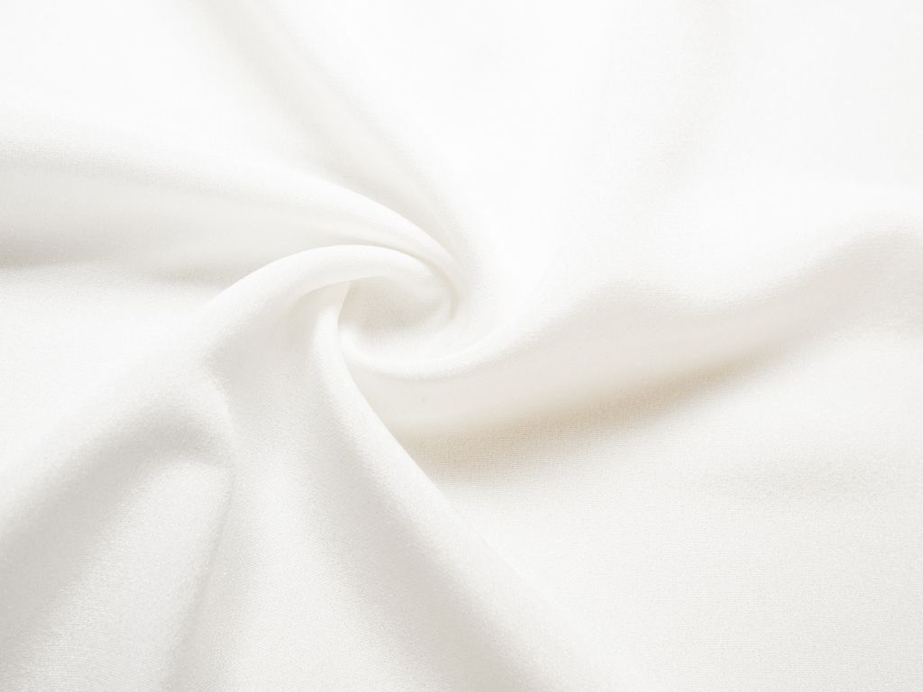 Блузочно-плательный шелк мерцающий, узкий, цвет белыйизображение