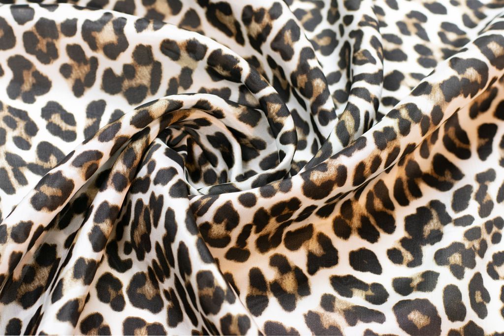 Блузочно-плательная ткань с рисунком "Леопард"изображение