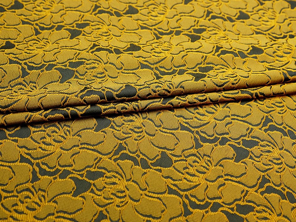 Приобрести Ткань жаккард, цвет: на черном фоне цветочный принт золотого оттенка