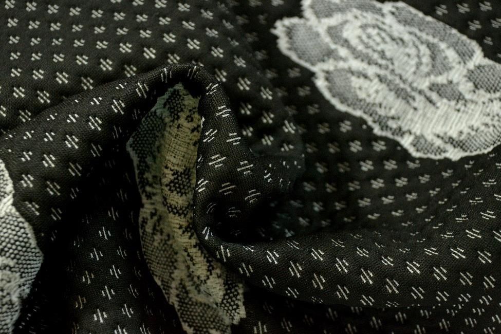Ткань неопрен DIGI, цвет: на черном фоне белые штрихи с розойизображение