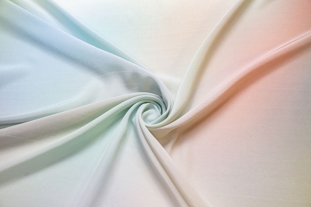 Блузочно-плательный шелк креповый, "радужные блики"изображение