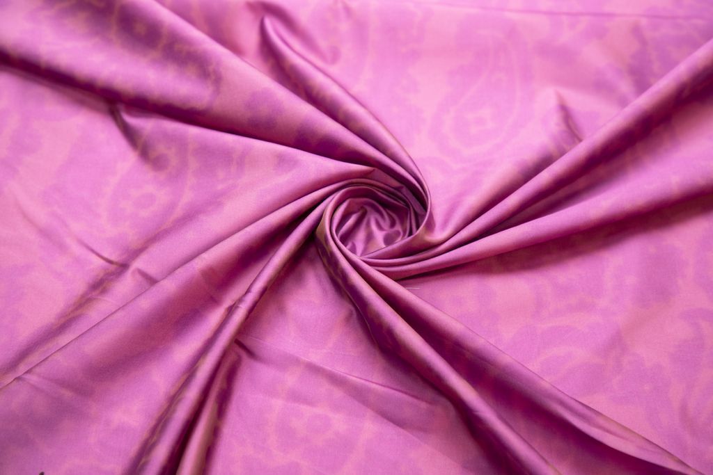 Блузочный шелк  с рисунком "Пейсли", цвет фиолетовыйизображение