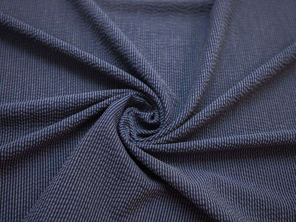 Шерстяная костюмная ткань в полоску с крэш эффектом, цвет сине-белыйизображение