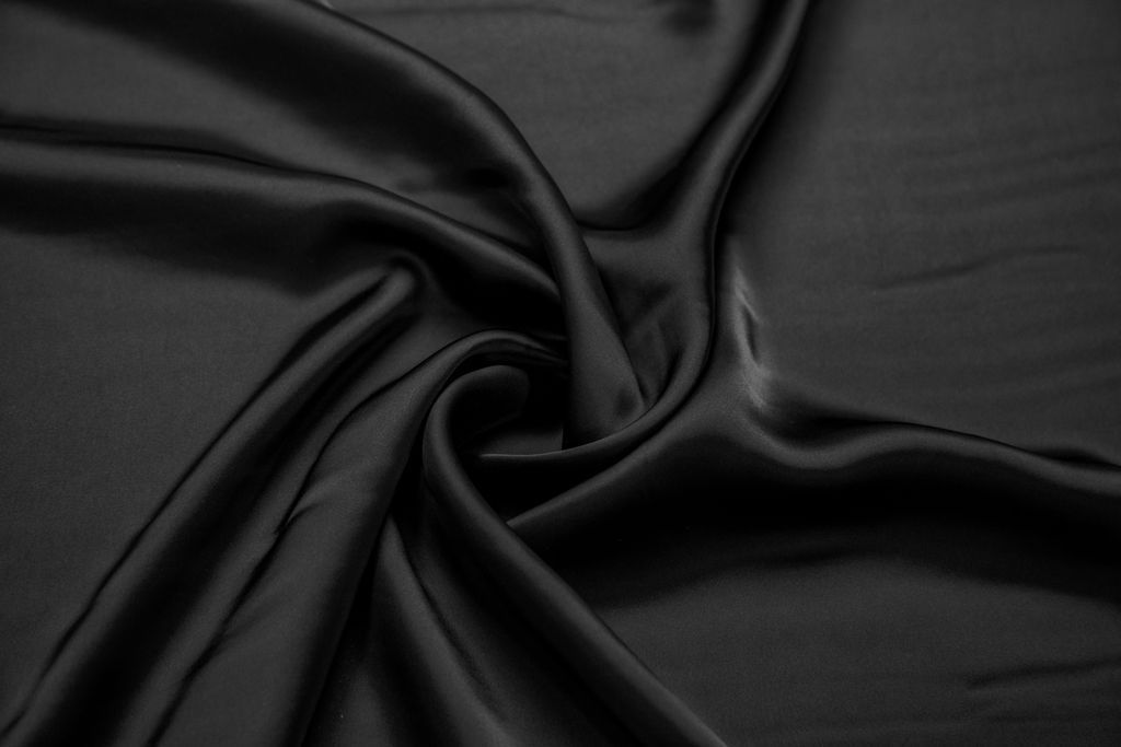 Плательная ткань с атласным блеском, цвет черныйизображение