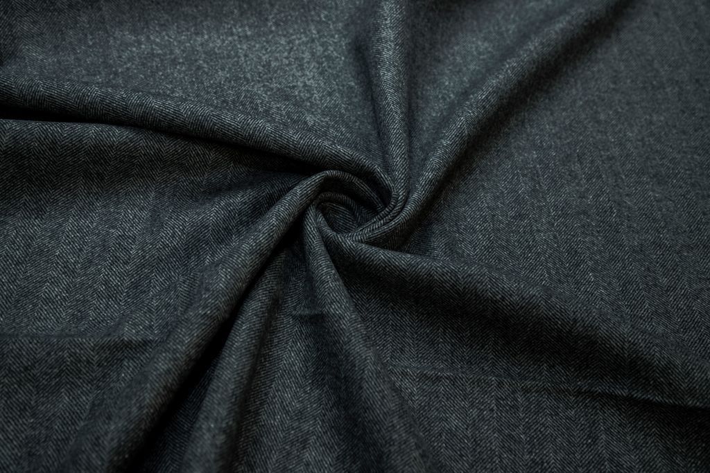 Двухслойная пальтовая ткань в елочку, цвет черно-белыйизображение