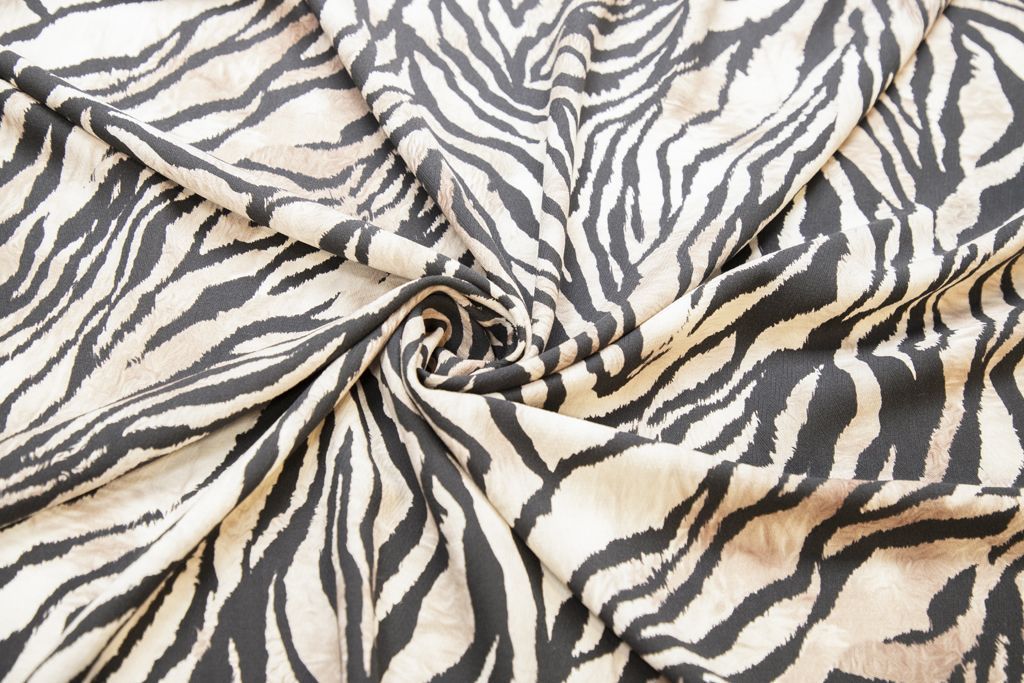 Плательная ткань с рисунком "Зебра", цвет черно-коричневыйизображение