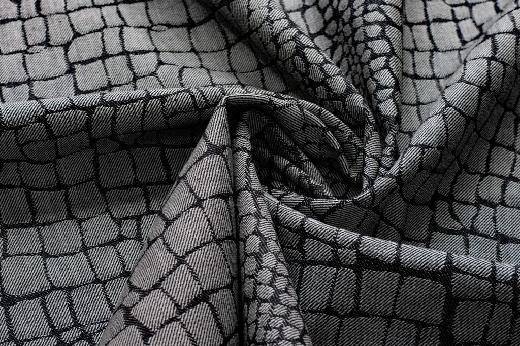 Джинса с рисунком "Рептилия", цвет черно-белыйизображение