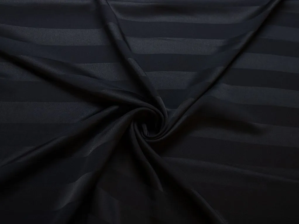 Плательная ткань в широкую горизонтальную полоску, цвет темно-синийизображение