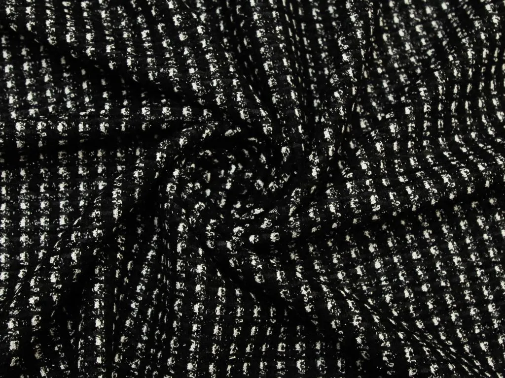 Костюмная ткань , черный глянец с тканой белой полоскойизображение