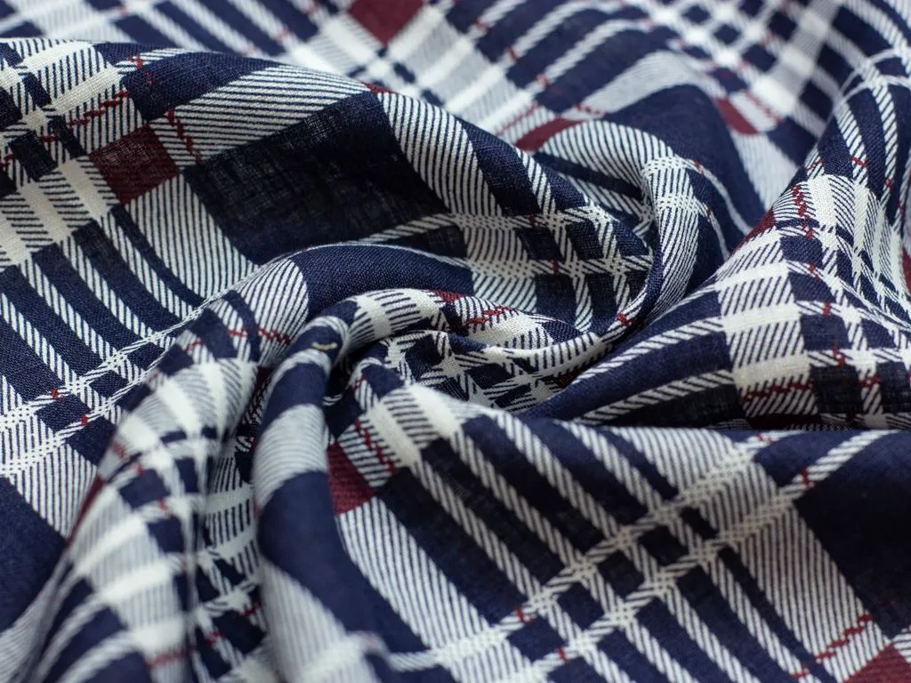 Лен в крупную клетку на синем фонеизображение