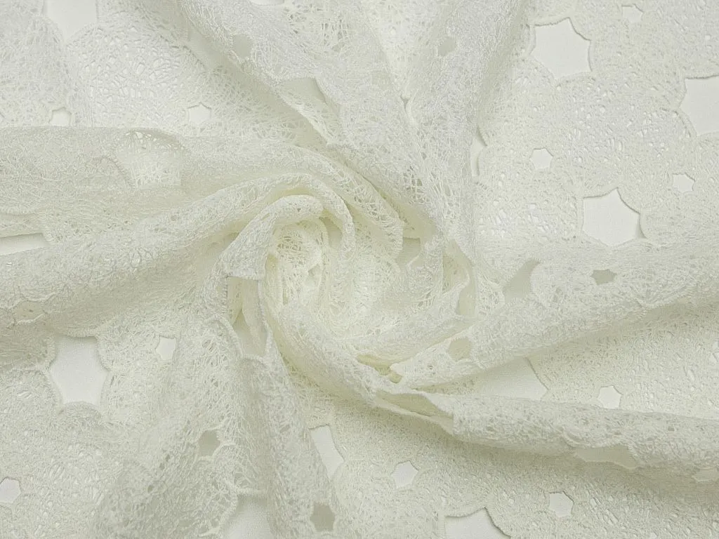 Кружевной гипюр, белого цвета с рисункомизображение
