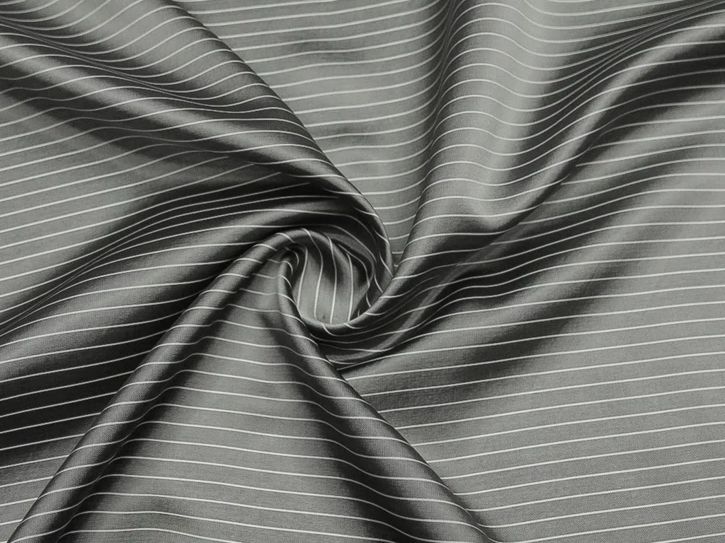 Подкладочная ткань серого цвета, в белую горизонтальную полоскуизображение