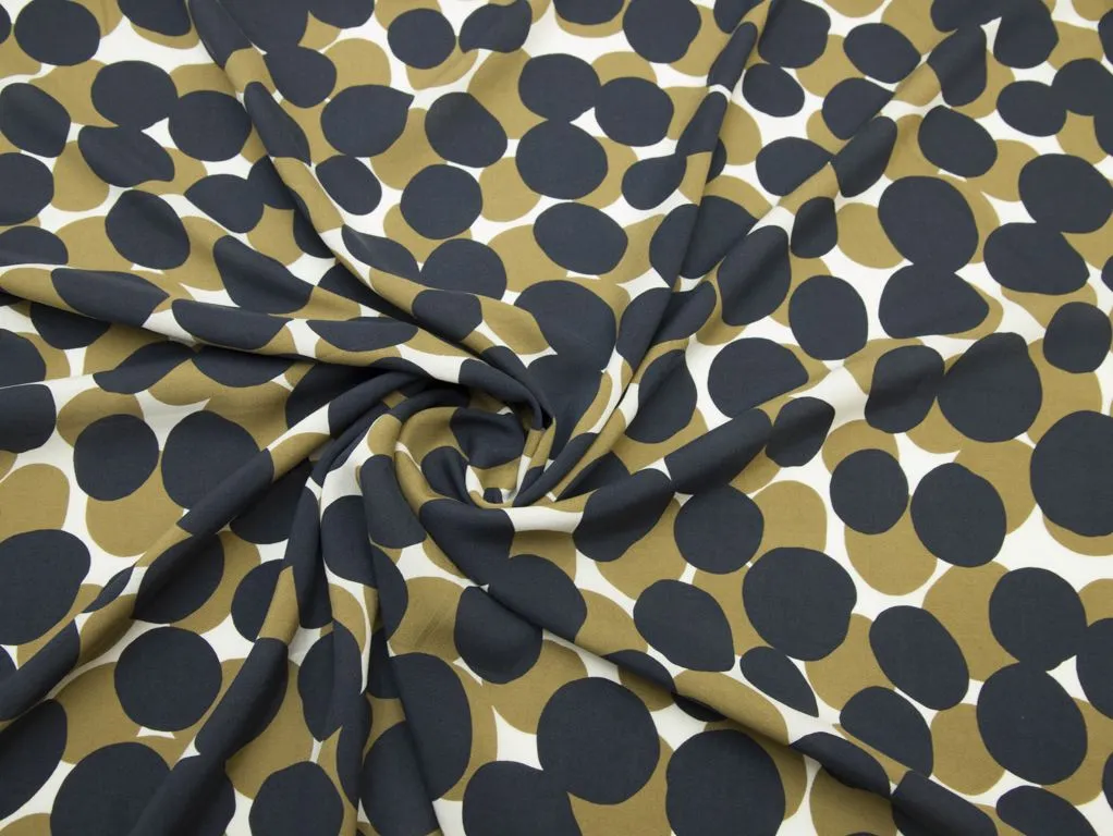 Штапель с принтом разноцветный горох на белом фонеизображение