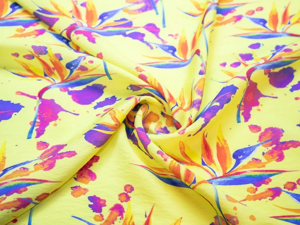 Плательная ткань с рисунком "Стрелиция", фон желтыйизображение